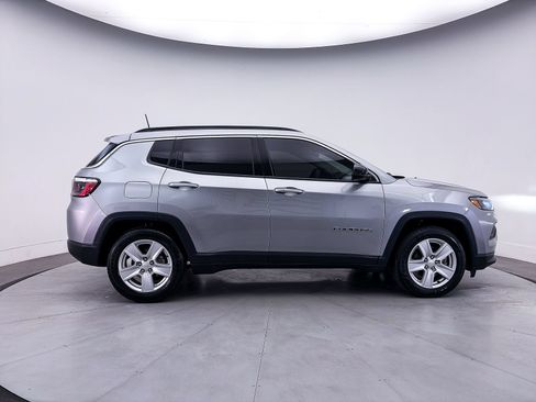 Used 2022 Jeep Compass Latitude FWD image 39
