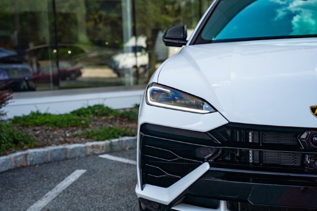 Used 2025 Lamborghini Urus SE AWD/4WD image 4