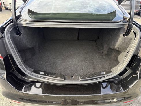 Used 2017 Ford Fusion SE w/ Fusion SE Technology Package image 12