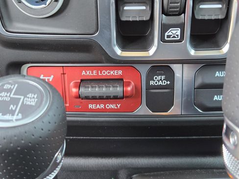 New 2026 Jeep Gladiator Mojave image 16