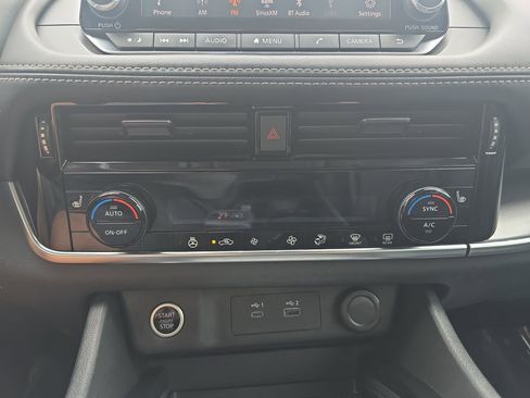 Used 2021 Nissan Rogue SV w/ Premium Package FWD image 24