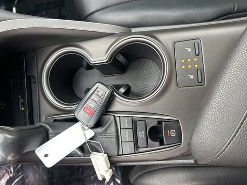 Used 2021 Toyota Camry XSE FWD image 20