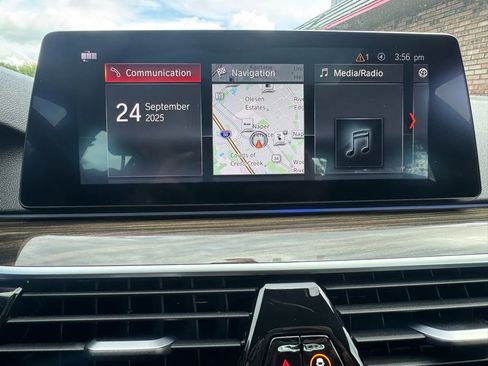 Used 2019 BMW 530e xDrive image 31