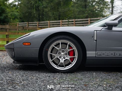 Used 2006 Ford GT image 21