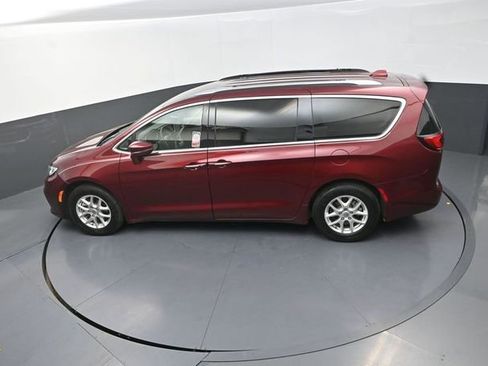 Used 2021 Chrysler Pacifica Touring-L image 14