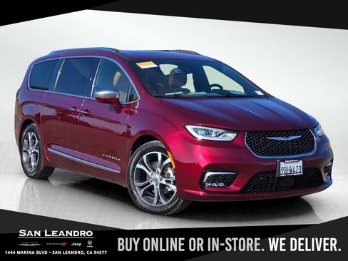 Certified 2022 Chrysler Pacifica Pinnacle image 1