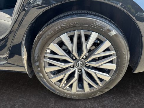 Used 2025 Nissan Altima 2.5 SV FWD image 14