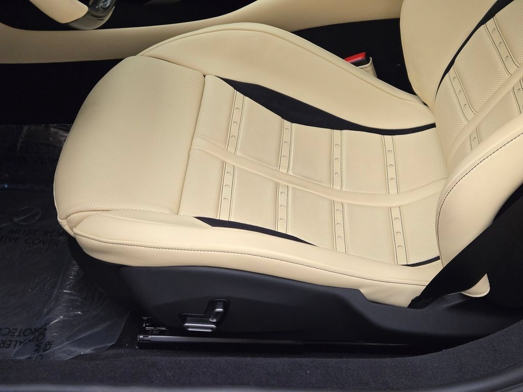 Used 2025 Ferrari 12Cilindri RWD image 29