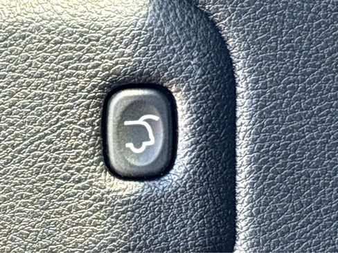 Used 2022 Jeep Grand Cherokee Laredo X image 17