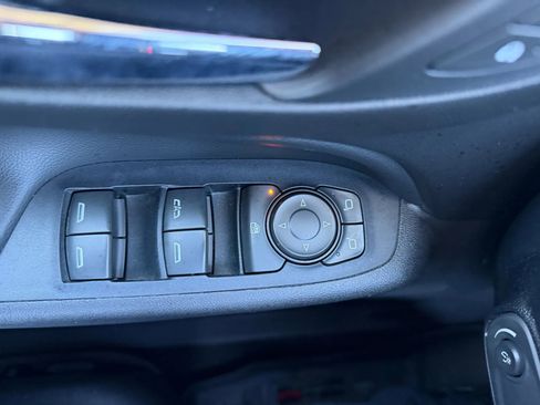 Used 2018 Chevrolet Equinox LT image 22