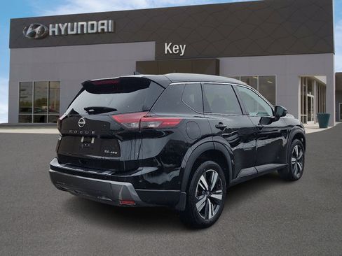 Used 2024 Nissan Rogue SL image 4