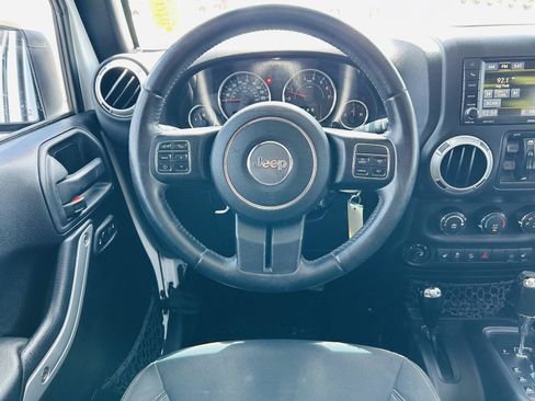Used 2016 Jeep Wrangler Unlimited Sahara w/ Connectivity Group AWD/4WD image 9
