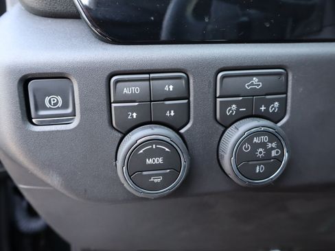 Used 2026 Chevrolet Silverado 1500 LT Trail Boss w/ Convenience Package II AWD/4WD image 22