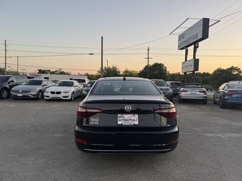 Used 2020 Volkswagen Jetta SE w/ SE Cold Weather Package FWD image 6