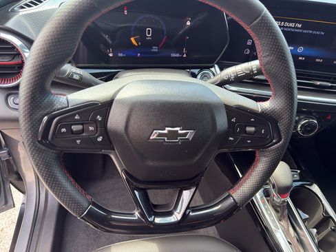 Certified 2025 Chevrolet Trax RS w/ Driver Confidence Package FWD image 16
