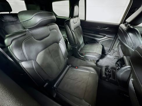 Used 2022 Jeep Grand Cherokee L Laredo image 27