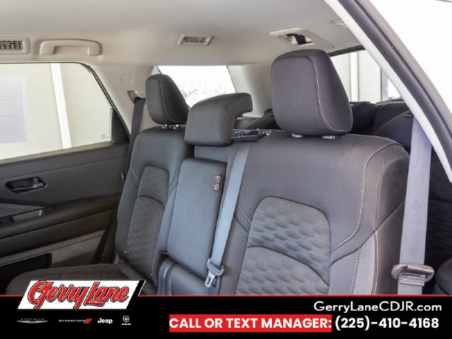 Used 2025 Nissan Pathfinder SV FWD image 19