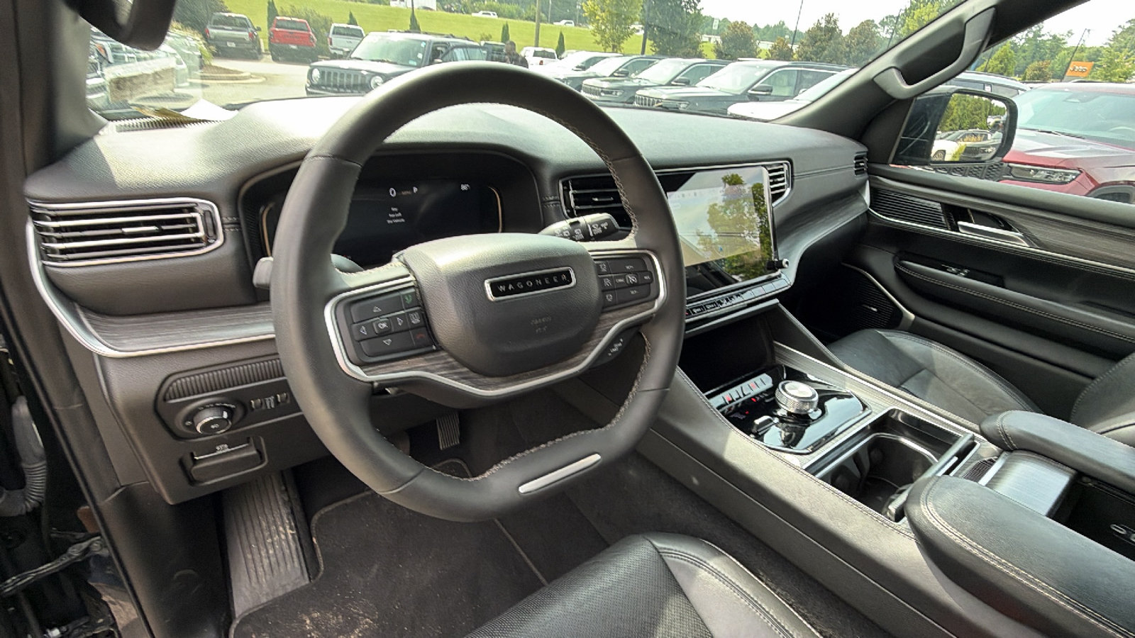 Used 2024 Jeep Wagoneer L Series II w/ Flexible Seating Group AWD/4WD image 27