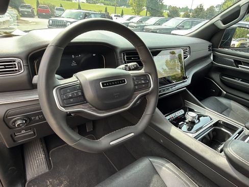 Used 2024 Jeep Wagoneer L Series II w/ Flexible Seating Group AWD/4WD image 27