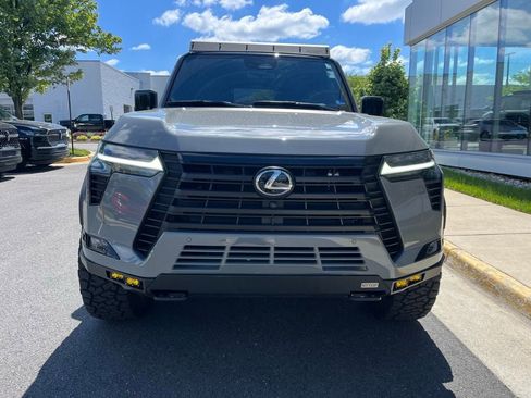 Used 2024 Lexus GX 550 AWD/4WD image 2