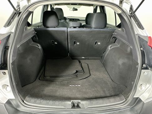 Used 2018 Nissan Kicks SV FWD image 26