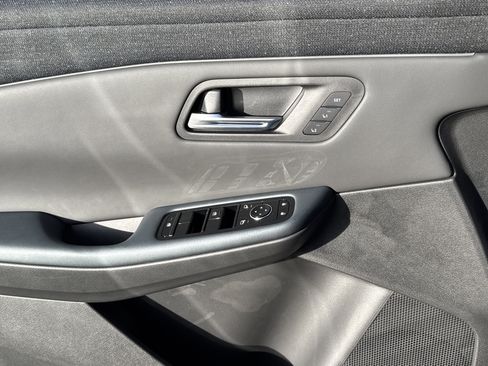 New 2026 Nissan Leaf Platinum+ w/ Cargo Package (Platinum+) image 9