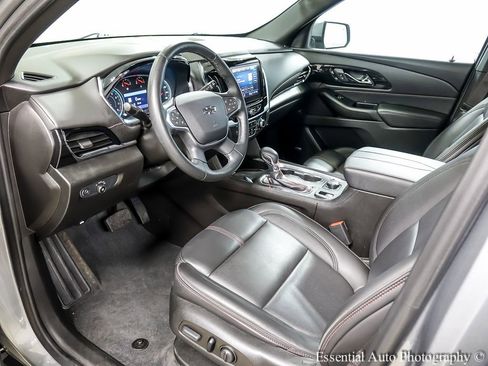 Used 2023 Chevrolet Traverse RS image 7