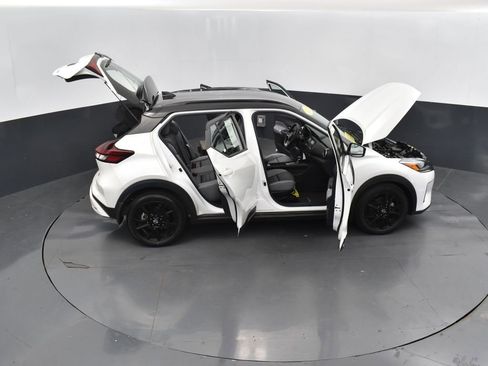 Used 2023 Nissan Kicks SR w/ SR Premium Package image 53