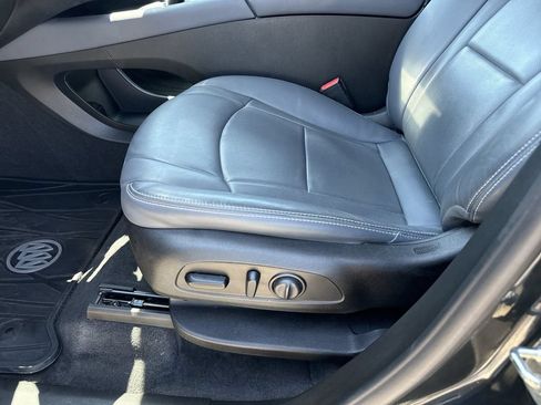 Used 2019 Buick Enclave Essence FWD image 13