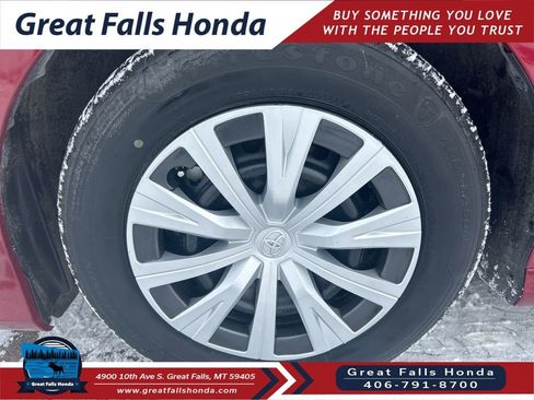 Used 2021 Toyota Camry LE image 31