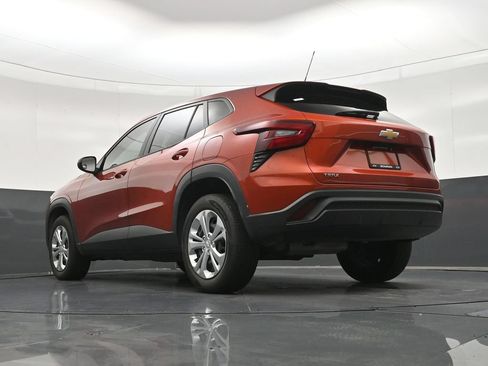Used 2024 Chevrolet Trax LS FWD image 25