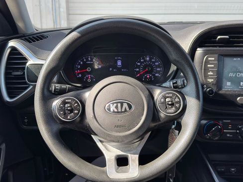 Used 2020 Kia Soul LX FWD image 16