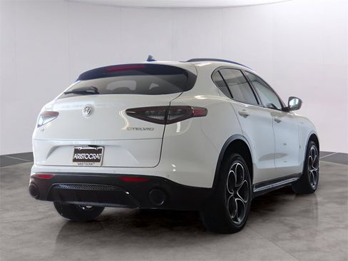 New 2025 Alfa Romeo Stelvio Sprint image 7