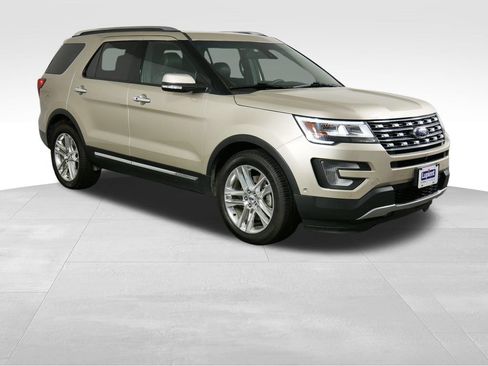 Used 2017 Ford Explorer Limited w/ Equipment Group 301A AWD/4WD image 2