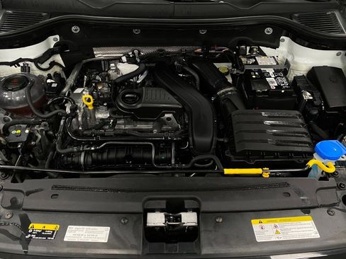 Used 2025 Volkswagen Taos SE image 11