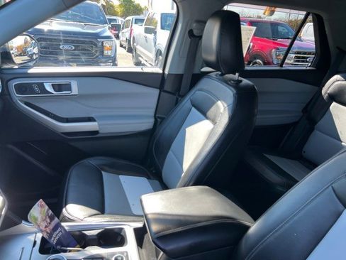 Certified 2022 Ford Explorer XLT w/ Equipment Group 202A image 9