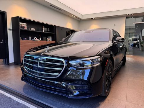 Used 2022 Mercedes-Benz S 500 4MATIC image 1
