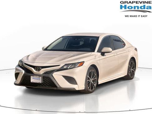 Used 2019 Toyota Camry SE FWD image 1