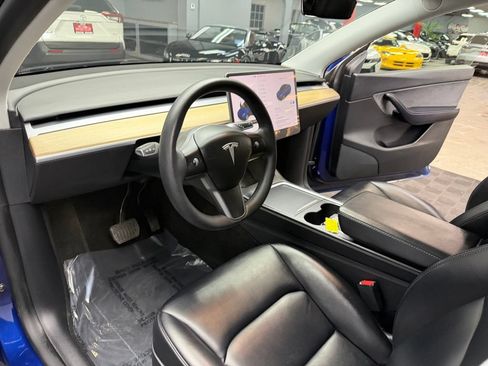 Used 2021 Tesla Model Y Long Range AWD/4WD image 32