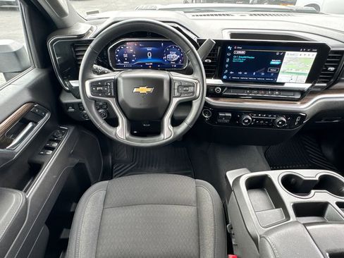 Used 2025 Chevrolet Silverado 2500 LT w/ Convenience Package image 22