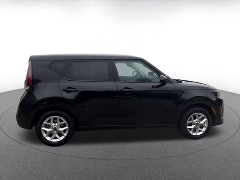 Used 2025 Kia Soul LX w/ LX Technology Package image 16