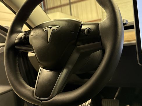 Used 2023 Tesla Model 3 Standard Range image 10