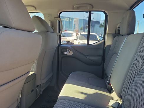 Used 2019 Nissan Frontier SV image 12