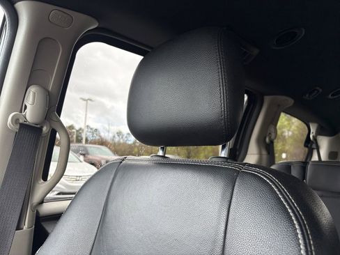 Used 2018 Dodge Grand Caravan SXT image 15