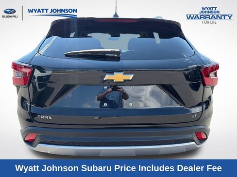 Used 2024 Chevrolet Trax LT FWD image 7