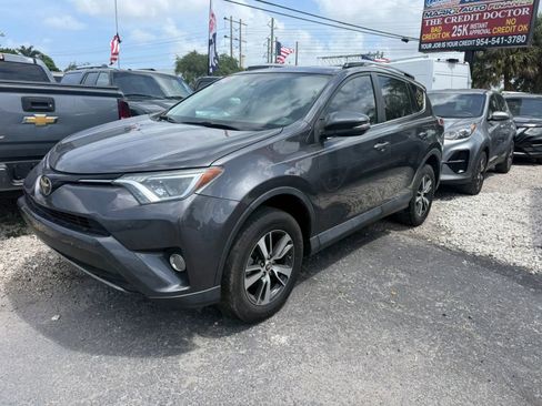 Used 2018 Toyota RAV4 XLE FWD image 3