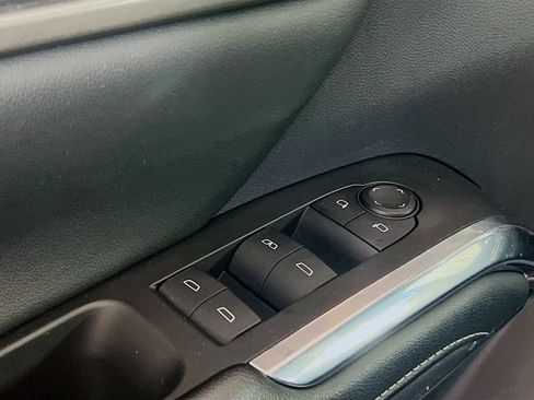 Used 2025 Chevrolet Traverse LT FWD image 20