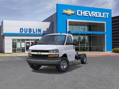 New 2025 Chevrolet Express 3500 Work Van w/ Power Convenience Package image 9