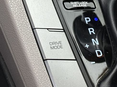 Used 2017 Hyundai Elantra SE FWD image 30