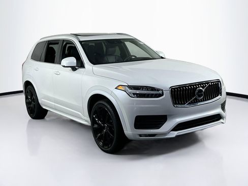 Used 2022 Volvo XC90 T6 Momentum w/ Advanced Package image 3
